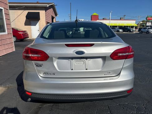 Used 2016 Ford Focus SE image 4