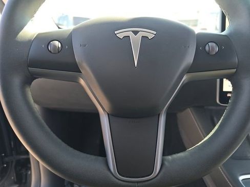 Used 2024 Tesla Model Y Long Range AWD/4WD image 34