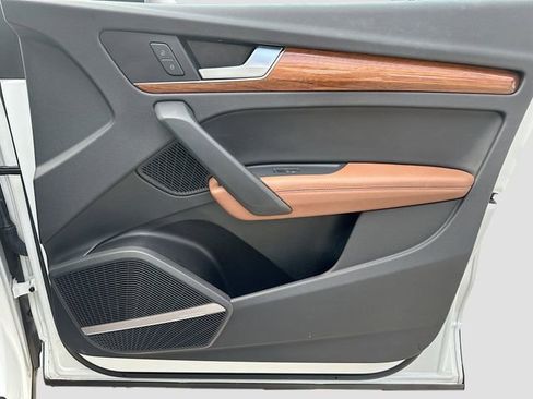 Used 2021 Audi Q5 e Prestige w/ Prestige Package image 36