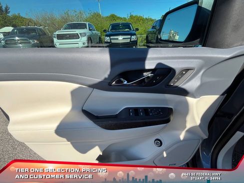 Used 2021 GMC Acadia Denali w/ Denali Technology Package image 24