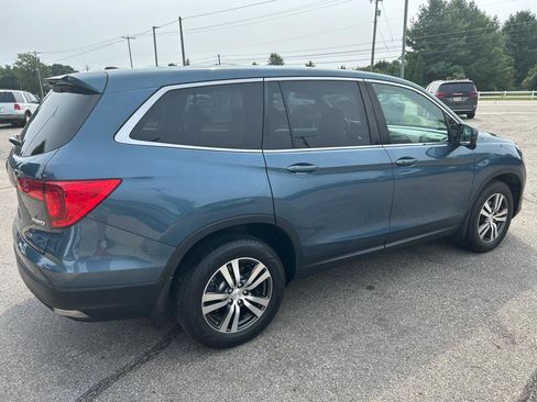 Used 2017 Honda Pilot EX image 4