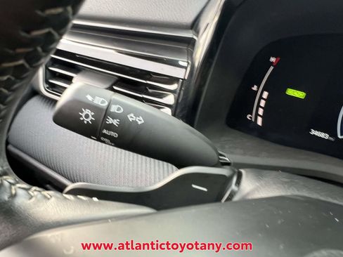 Used 2025 Toyota Camry SE image 27