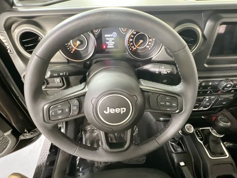 Used 2023 Jeep Gladiator Sport AWD/4WD image 11