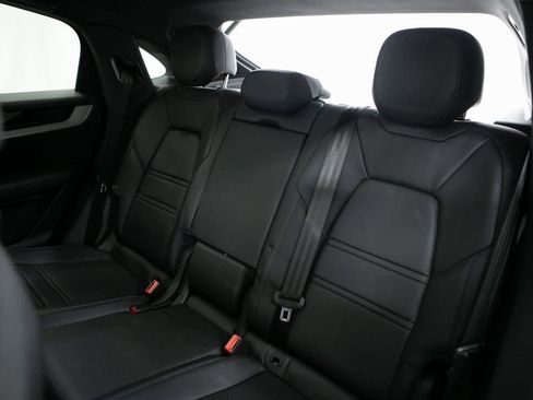 Certified 2024 Porsche Cayenne Coupe image 32