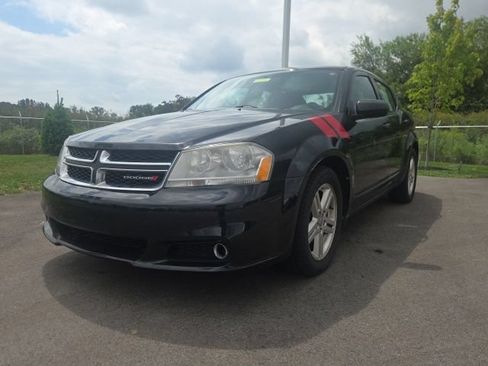 Used 2013 Dodge Avenger SXT FWD image 2