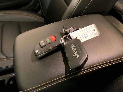 Used 2024 Jeep Wrangler Sahara w/ Technology Group image 14