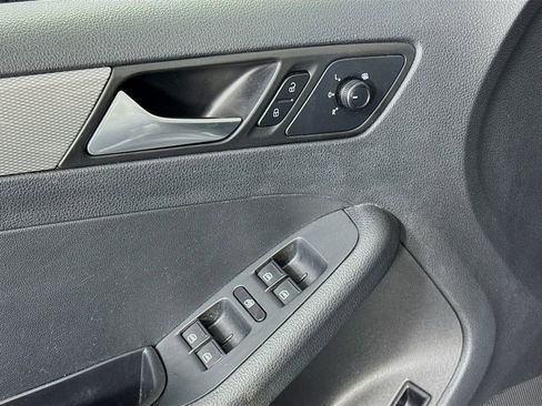 Used 2018 Volkswagen Jetta Wolfsburg Edition image 18