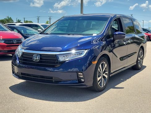 Used 2024 Honda Odyssey Touring image 3