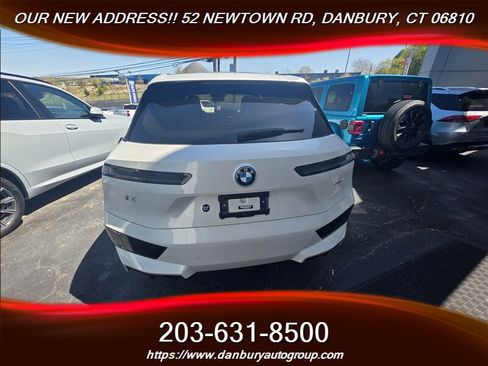 Used 2023 BMW iX xDrive50 w/ Sport Package AWD/4WD image 3