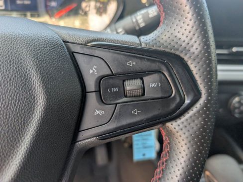 Used 2025 Chevrolet Trax RS w/ Driver Confidence Package FWD image 21