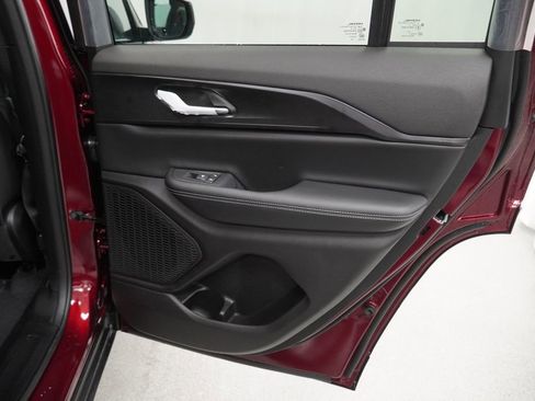 New 2026 Jeep Grand Cherokee Laredo AWD/4WD image 32
