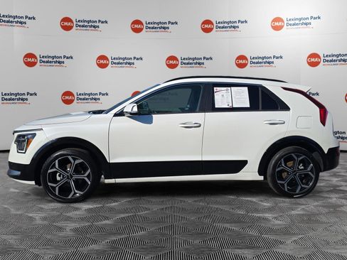 Used 2023 Kia Niro SX Touring FWD image 4