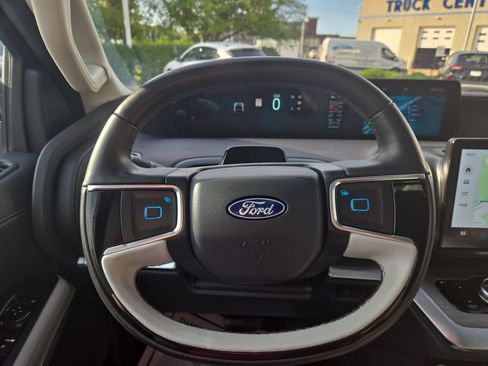 Certified 2025 Ford Expedition Platinum w/ Driver's Package AWD/4WD image 18