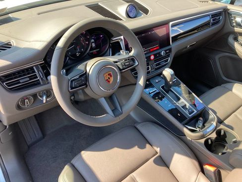 Used 2025 Porsche Macan AWD/4WD image 4