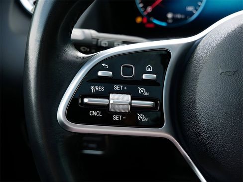 Used 2022 Mercedes-Benz GLA 250 4MATIC image 17