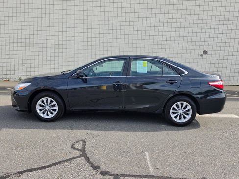 Used 2017 Toyota Camry LE FWD image 4