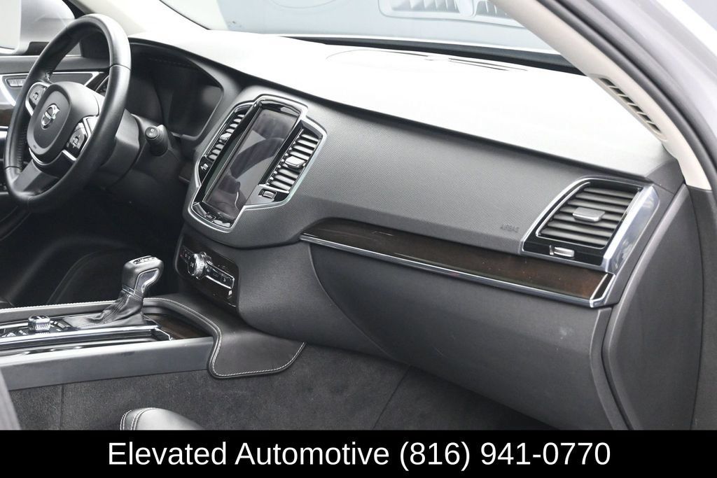 Used 2017 Volvo XC90 T6 Momentum w/ Vision Package AWD/4WD image 6