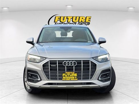 Used 2023 Audi Q5 2.0T Premium w/ Convenience Package image 2