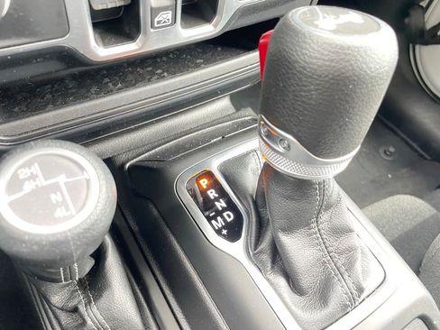 Certified 2025 Jeep Wrangler Unlimited Sahara AWD/4WD image 21