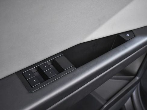 Used 2025 Tesla Cybertruck AWD Crew Cab image 10