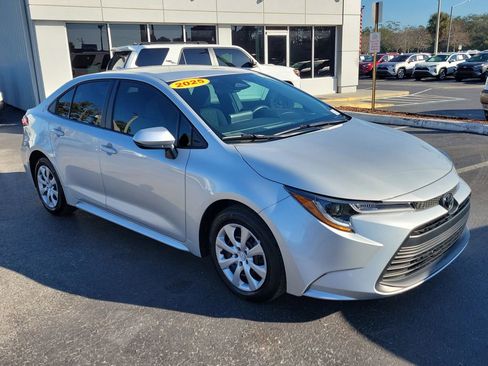Used 2025 Toyota Corolla LE image 2