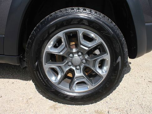 Used 2019 Jeep Cherokee Trailhawk w/ Comfort/Convenience Group AWD/4WD image 47