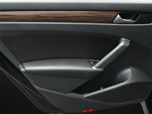 Used 2020 Volkswagen Passat 2.0T SEL image 12