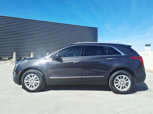 Used 2017 Cadillac XT5 FWD image 3