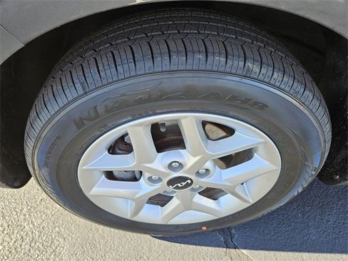 Used 2022 Kia Soul LX w/ Technology Package image 18