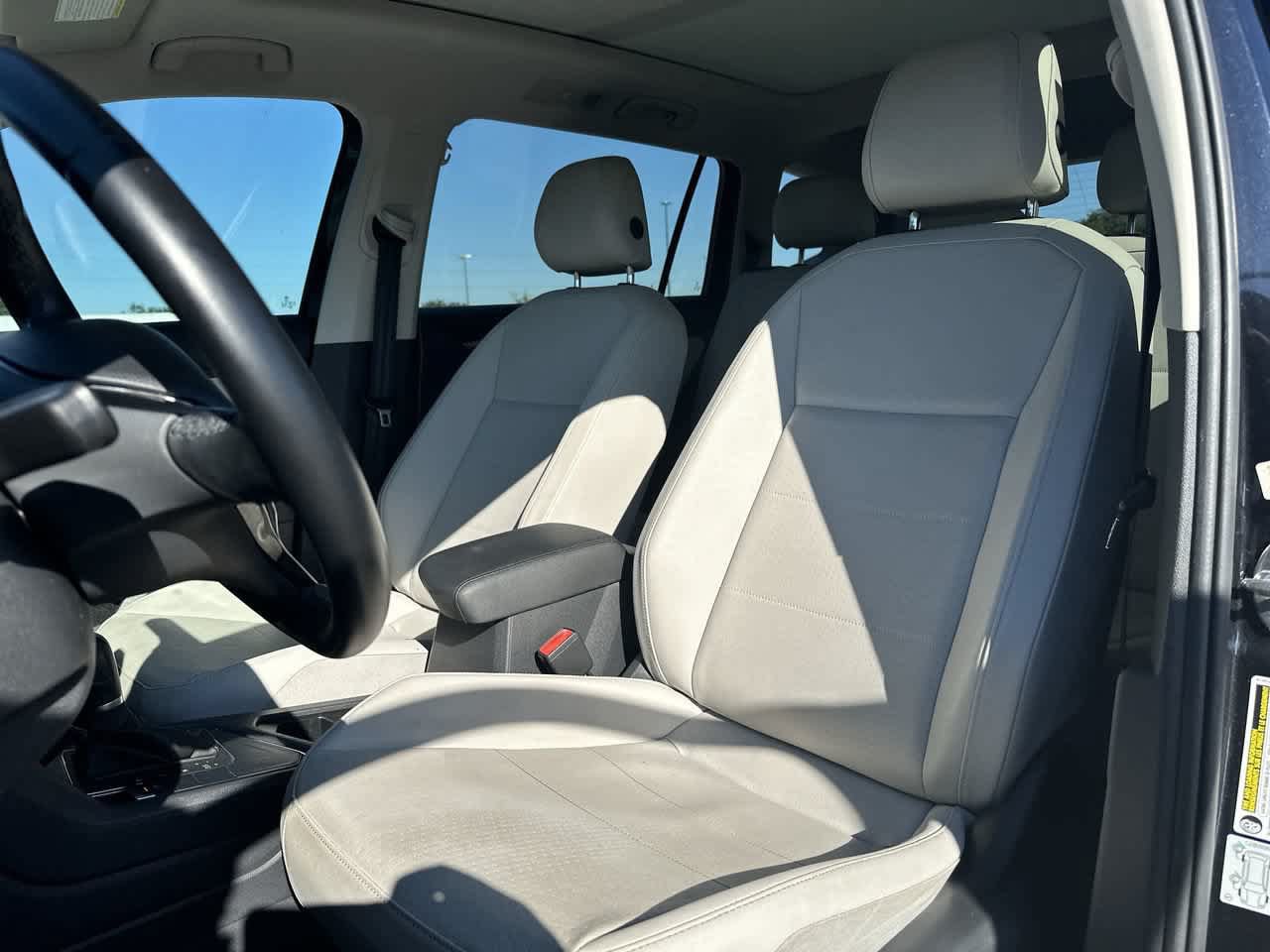 Used 2019 Volkswagen Tiguan SE w/ Panoramic Sunroof Package FWD image 16