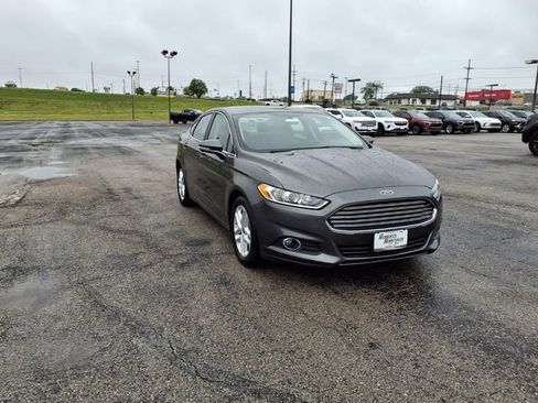 Used 2016 Ford Fusion SE w/ Equipment Group 202A FWD image 5