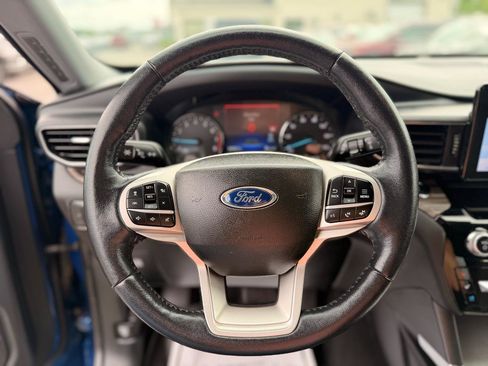 Used 2022 Ford Explorer Limited w/ Equipment Group 301A AWD/4WD image 27