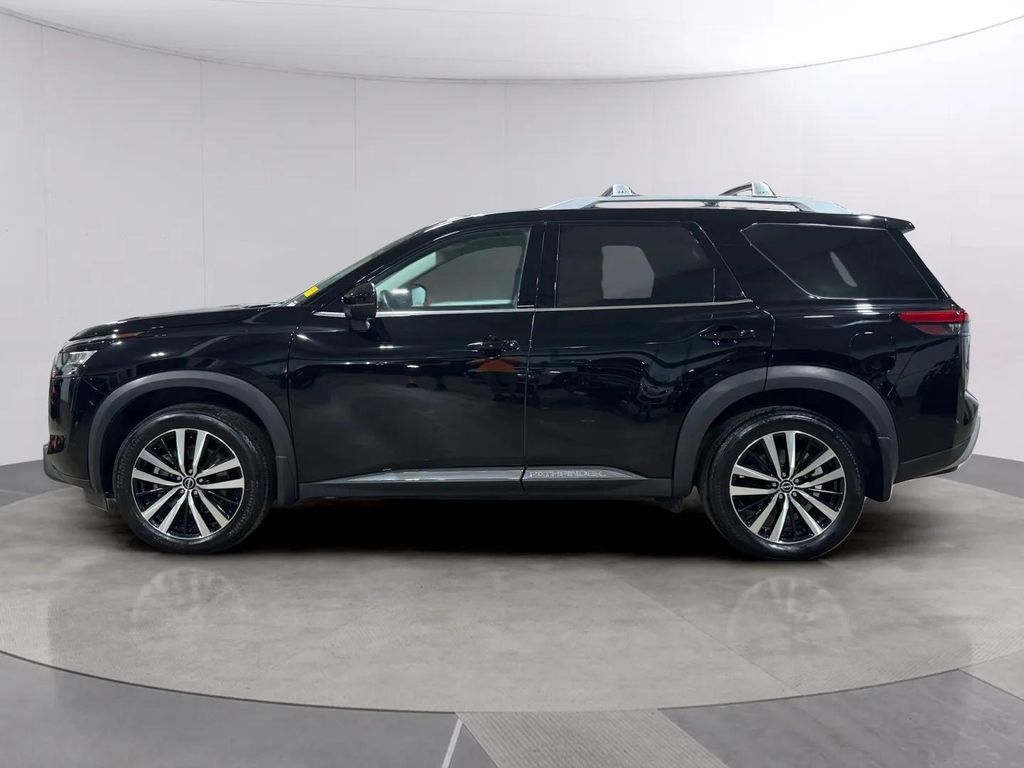 Used 2025 Nissan Pathfinder Platinum AWD/4WD image 6