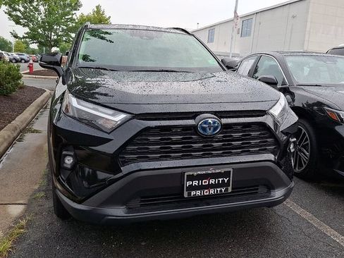 Used 2022 Toyota RAV4 XLE Premium AWD/4WD image 4