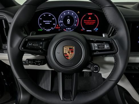 New 2025 Porsche Cayenne Coupe image 9