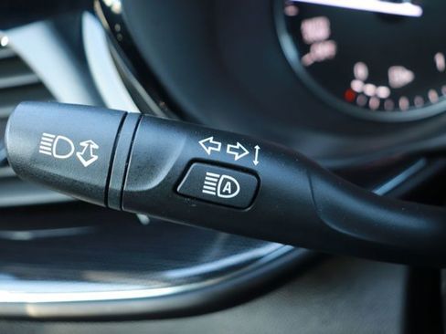 Used 2023 Buick Envision Essence image 24