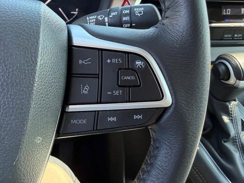 Certified 2025 Toyota Sienna XLE image 19