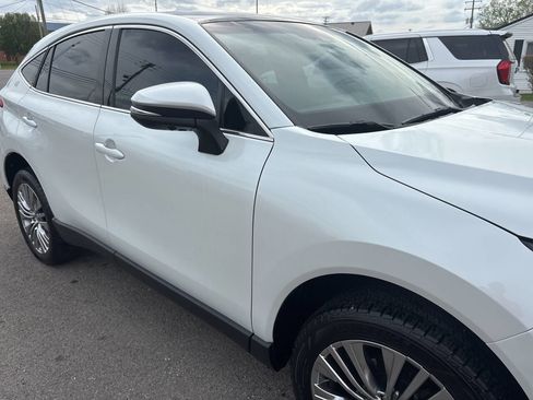 Used 2024 Toyota Venza Limited image 15