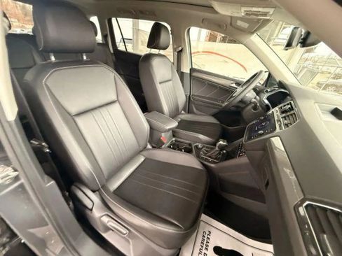 Used 2022 Volkswagen Tiguan SE w/ Panoramic Sunroof Package image 24