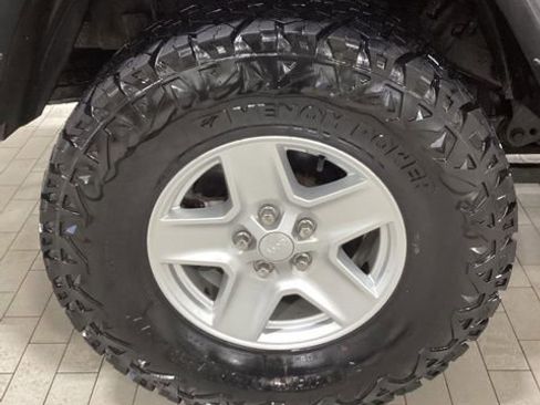 Used 2022 Jeep Gladiator Sport image 26