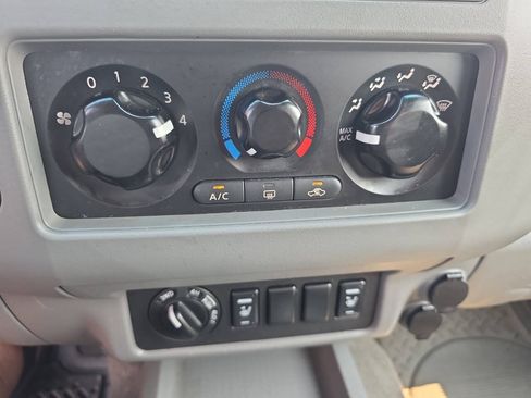 Used 2006 Nissan Frontier LE w/ (X01) Leather Pkg AWD/4WD image 19