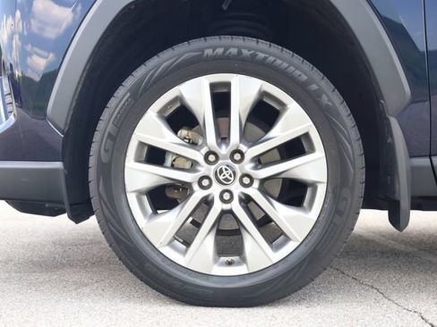 Used 2021 Toyota RAV4 XLE Premium AWD/4WD image 8