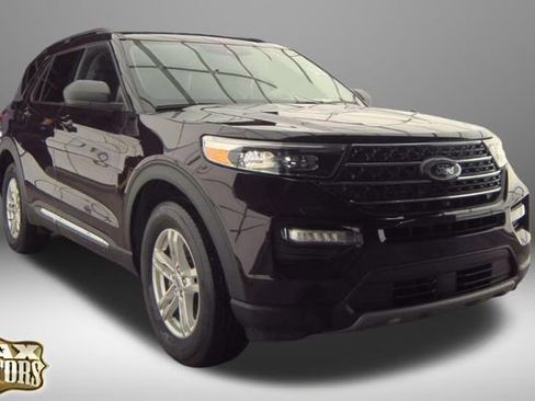 Used 2023 Ford Explorer XLT w/ Equipment Group 202A AWD/4WD image 4