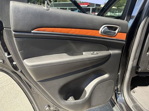 Used 2013 Jeep Grand Cherokee Overland w/ Trailer Tow Group IV image 13