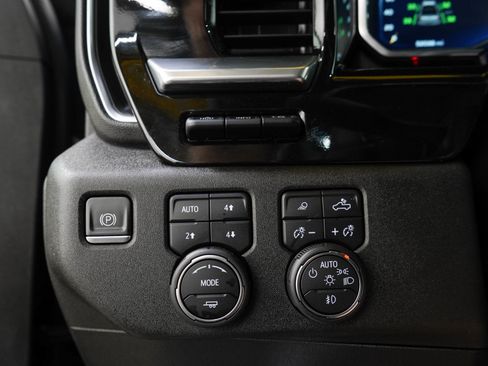 Used 2022 Chevrolet Silverado 1500 LTZ w/ LTZ Premium Package AWD/4WD image 27