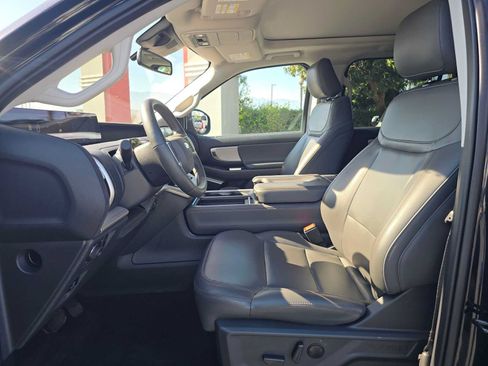 Used 2025 Ford Expedition Active AWD/4WD image 22