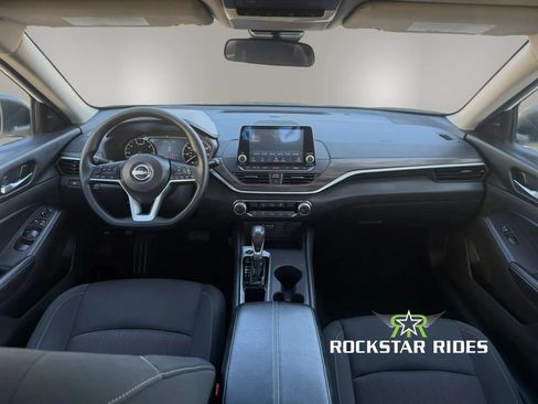 Used 2025 Nissan Altima 2.5 SV FWD image 5
