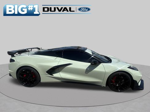 Used 2022 Chevrolet Corvette Stingray Coupe w/ Z51 Performance Package RWD image 6
