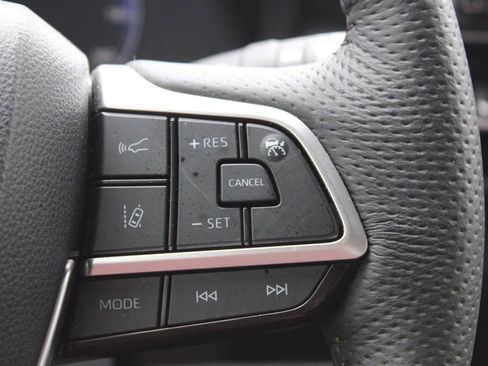 Used 2025 Toyota Sienna Platinum image 36