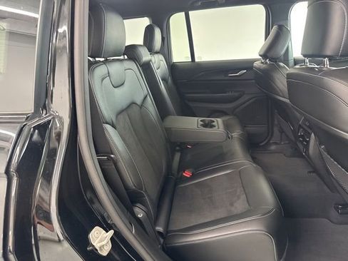 Used 2024 Jeep Grand Cherokee Altitude AWD/4WD image 31